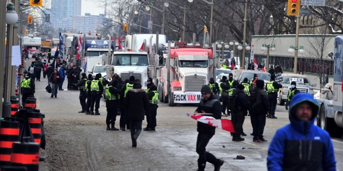 Kanada polisi, kamyoncuların protestosuna karşı müdahale arayışında