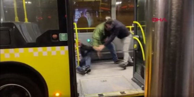 Metrobüsteki bıçaklı dehşet kamerada