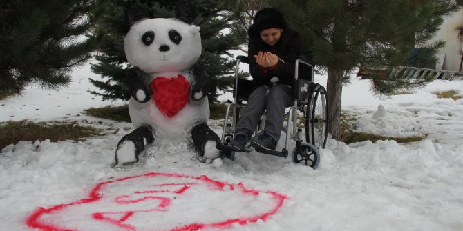 Açıkgöz'ün kardan panda hayali gerçekleşti