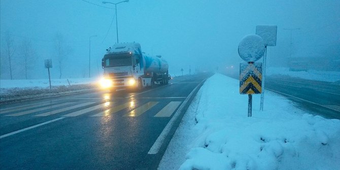 Bolu Dağı'nda hafif kar ve sis etkili oluyor