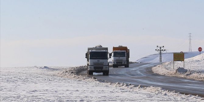 Van'da kuraklıktan etkilenen Sıhke Gölü'ne 135 bin ton kar taşındı