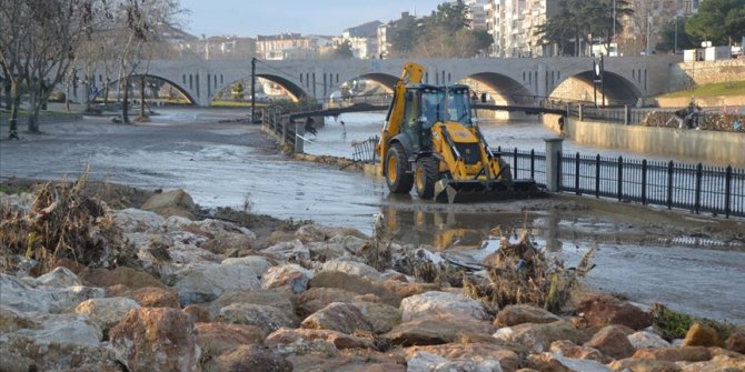 Çanakkale'de aşırı yağışlarla taşan Kocabaş Çayı'nda temizlik başlatıldı