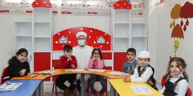 Erbaş, 4- 6 yaş Kur'an kursu talebeleriyle bir araya geldi