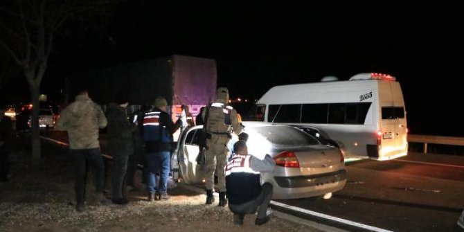 Şanlıurfa'da uzun namlulu tüfekle taranan otomobildeki 2 kişi öldü