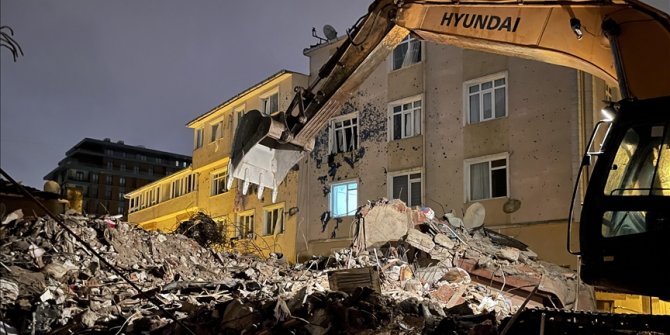 Üsküdar'da patlamanın yaşandığı binada yıkım çalışması tamamlandı