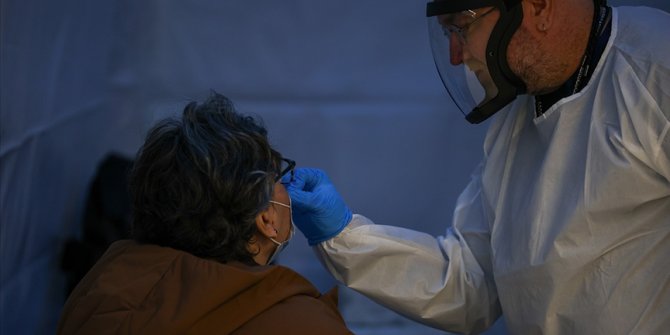 ABD'de Omicron vakalarının sayısı düşmeye devam ediyor