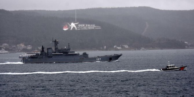 3 Rus savaş gemisi Çanakkale Boğazı'ndan geçip Karadeniz'e doğru yol aldı