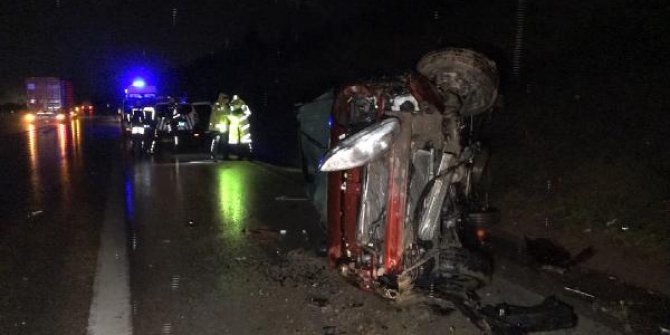 Bursa Çevre Yolu'nda hafif ticari araç takla attı: 4 yaralı