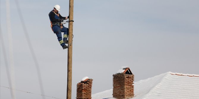 Bakan Dönmez: Isparta'nın kalan 7 köyüne de elektrik verildi
