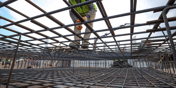 5 bin metrekareden büyük inşaatlara en az yüzde 5 'yenilenebilir enerji' şartı