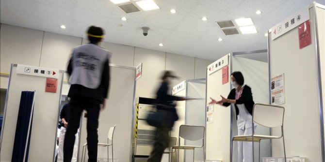 Japonya Kovid-19'a karşı kısmi OHAL'i uzattı