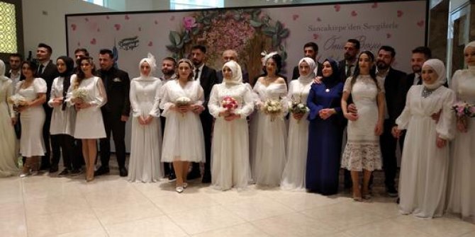 14 Şubat’a özel toplu nikah töreni; 14 çift evlendi