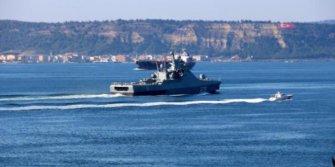 Rus savaş gemisi 'Dmitry Rogachev' Çanakkale Boğazı'ndan geçti