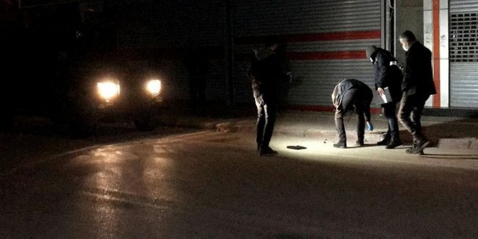 Otomobilin altına bırakılmış 3 adet EYP bulundu