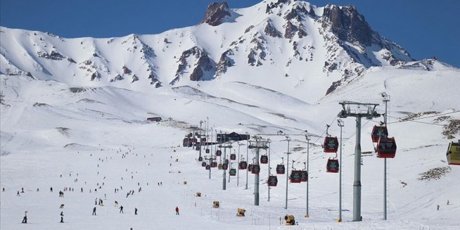 Erciyes Kayak Merkezi iki ayda 1 milyon 300 bin ziyaretçi ağırladı