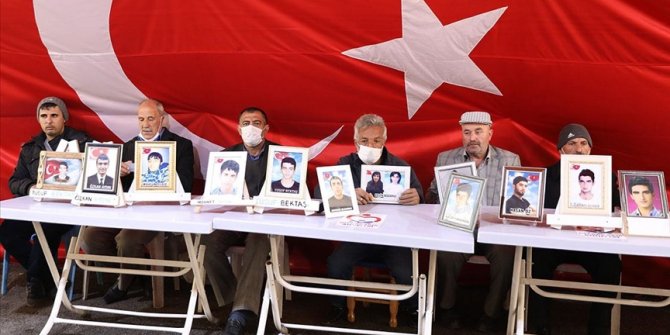 Diyarbakır annelerinin en büyük destekçisi evlat yolu gözleyen babalar