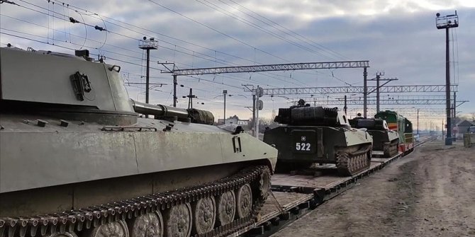 Rusya, ilhak edilen Kırım’daki tatbikattan dönen birliklerin görüntüsünü paylaştı