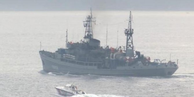 Rus savaş gemisi İstanbul Boğazı'ndan geçti