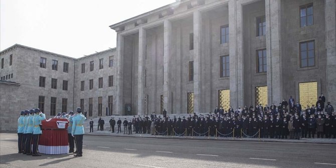 Eski Bakan Kumbaracıbaşı için Meclis'te cenaze töreni düzenlendi