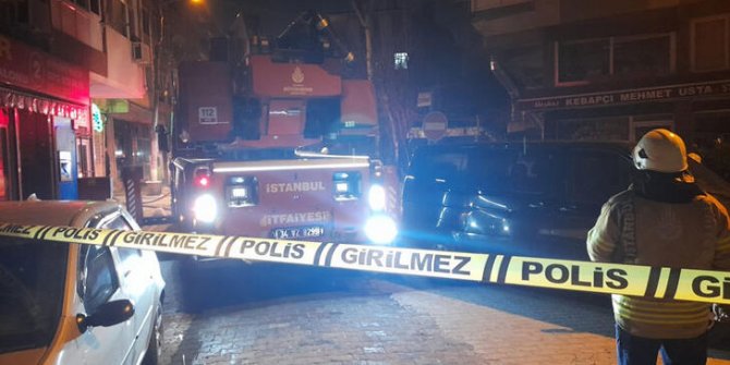 Bakırköy'de 4 katlı binada yangın: 2 kişi dumandan etkilendi