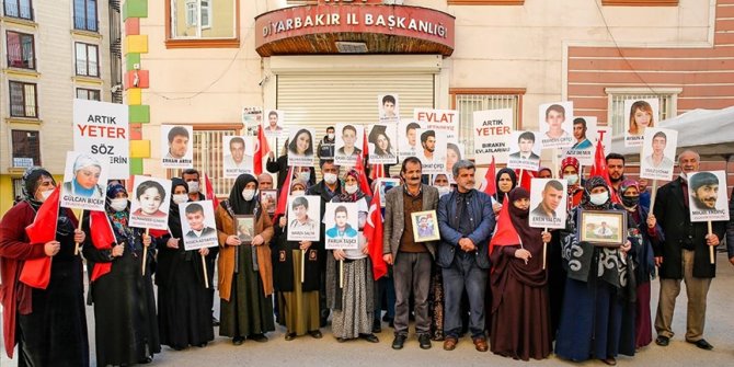 Diyarbakır anneleri 900 gündür evlatları için nöbette
