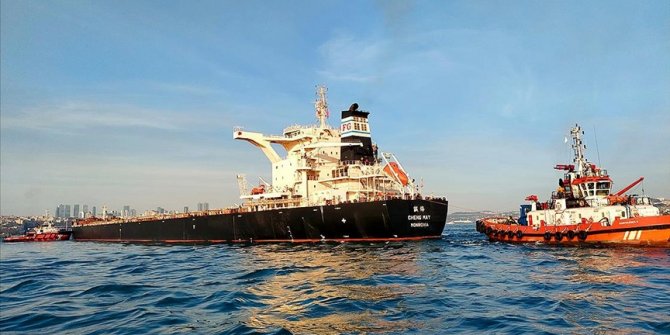 KEGM, İstanbul Boğazı'nda arıza yapan Liberya bayraklı geminin kurtarılma görüntülerini paylaştı