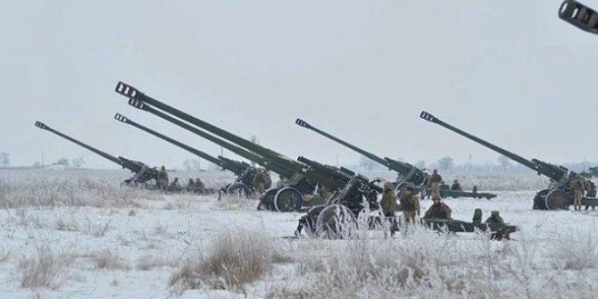 Donetsk ve Luhansk'ta seferberlik ilan edildi