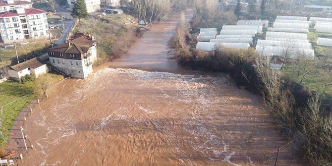 Bartın'da sağanak ve eriyen kar taşkına neden oldu