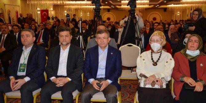 Davutoğlu: Kimse kimsenin peşine takılmış değil