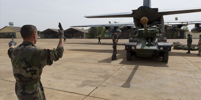 Mali'de Fransız askerlerin ülkeden çekilmesi kararı sevinçle karşılandı