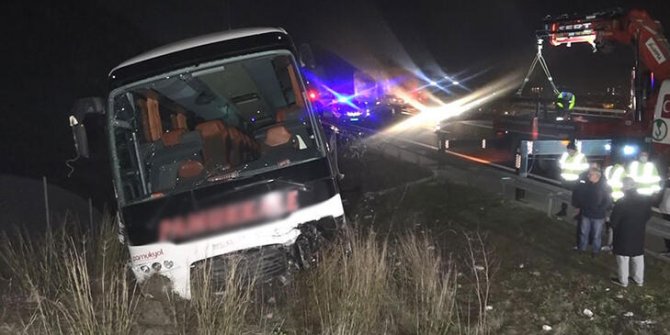 Bursa'da kontrolden çıkan yolcu otobüsü yoldan çıktı: 4 yaralı