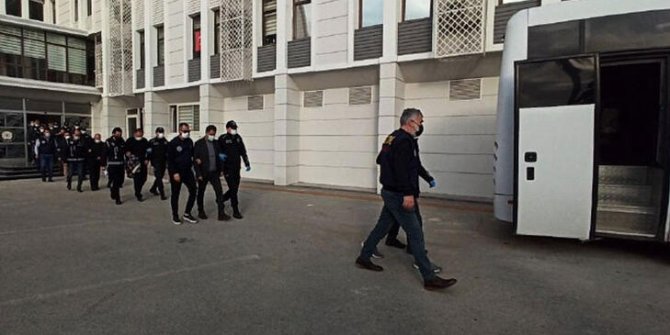 Mersin'de, 12 FETÖ şüphelisi adliyede
