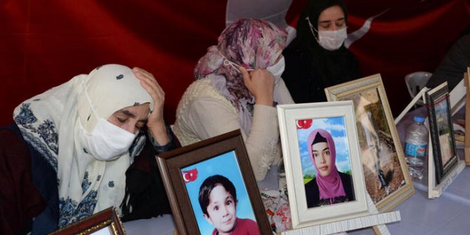 Evlat nöbetindeki anne: Hepiniz gelin, bitsin bu acımız