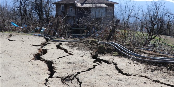 Karabük'te heyelan nedeniyle 17 ev tedbir amaçlı boşaltıldı