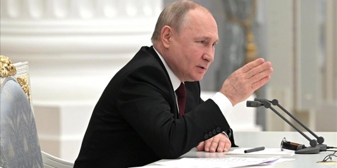 Putin, Rus ordusuna sözde Donetsk ve Lugansk Cumhuriyetlerine barışın korunması talimatını verdi