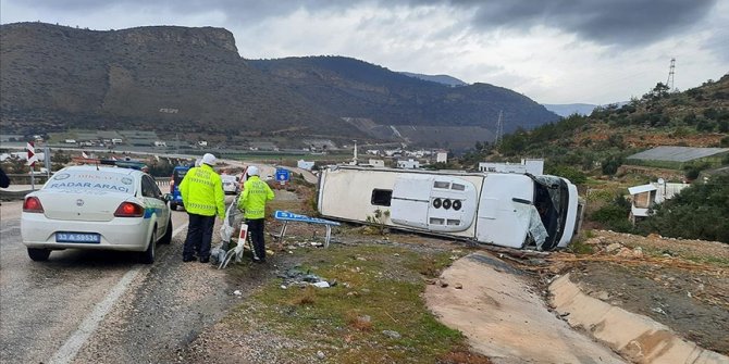 Akkuyu NGS işçilerini taşıyan otobüs devrildi