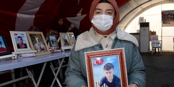 Evlat nöbetindeki abla: Engelli kardeşimi almadan asla buradan kalkmayacağız