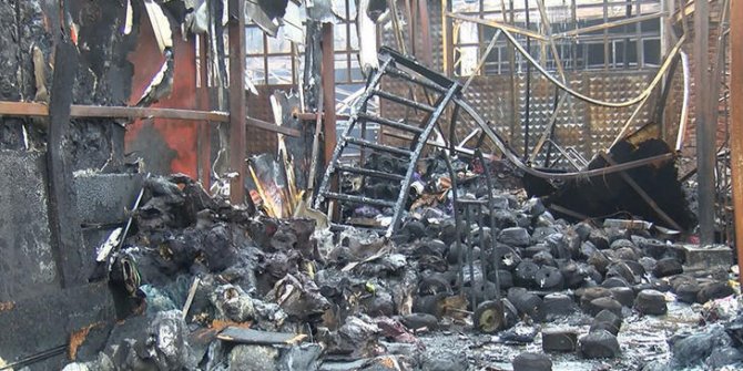 Tuzla'da yanan iplik fabrikasındaki hasar gün ağarınca ortaya çıktı