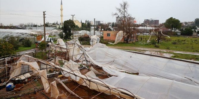 Antalya'da hortum ve fırtına seralara zarar verdi