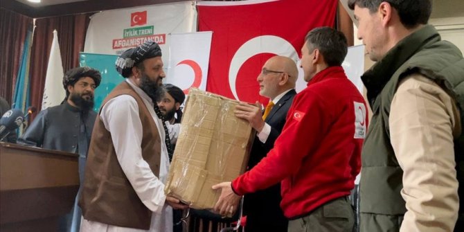 Afganistan'a 'İyilik Treni' ile eğitim malzemesi yardımı