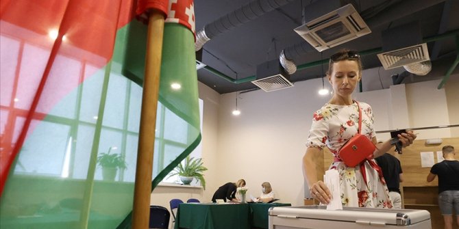 Belarus'ta halk anayasa değişikliği için sandık başında