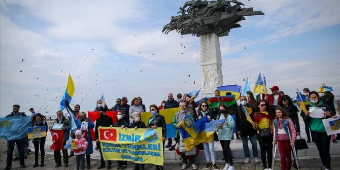 İzmir'de yaşayan Ukraynalılar, Rusya'nın saldırısını kınadı