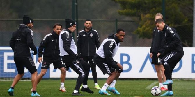 Beşiktaş'ta Nkoudou takımla çalıştı