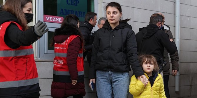 Ukrayna'dan tahliye edilen ilk Kırım Tatar Türkleri Türkiye'ye getirildi