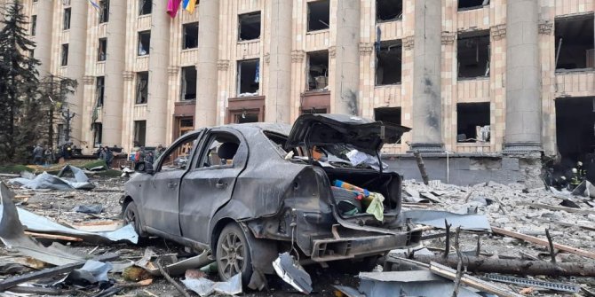 Ukrayna’da bombardıman sonucu oluşan yıkım kameralara yansıdı