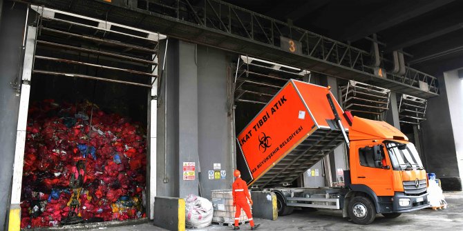 Büyükşehir Belediyesi, 25 ilçede 7/24 tıbbi atık mücadelesi veriyor