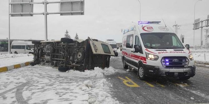 Konya'da işçi servisleri çarpıştı: 14 yaralı
