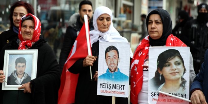 Vanlı aileler HDP İl Başkanlığı önündeki eylemlerini sürdürdü