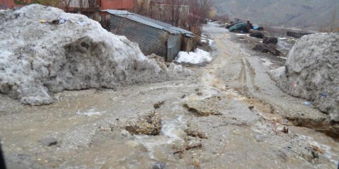 Mutki’de sağanak yağış hasara neden oldu