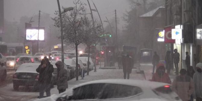 Erzurum'da yoğun kar etkili oldu